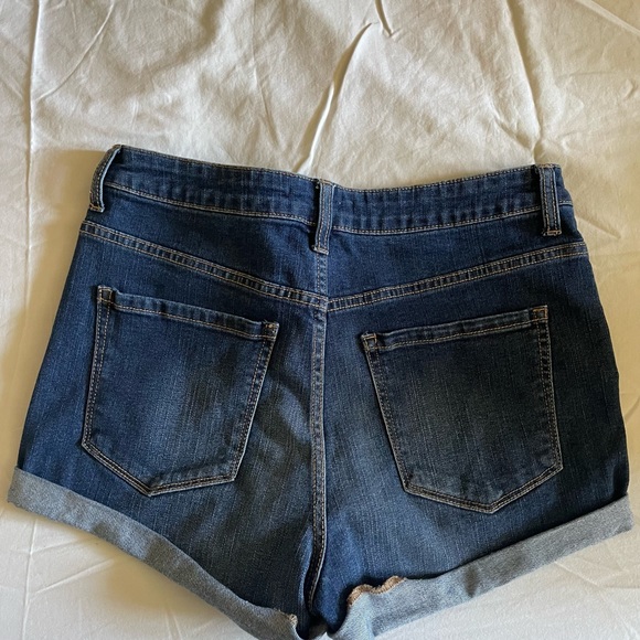 Denim shorts - Picture 2 of 3